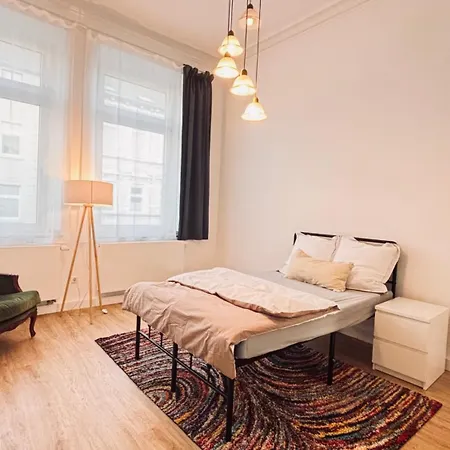 Stilvolles Altbau-Apartment Am Wasserturm - 2 Schlafzimmer - Bunter Garten * メンヒェングラートバッハ