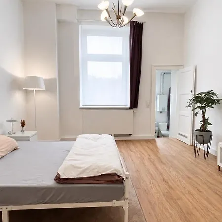 Stilvolles Altbau-Apartment Am Wasserturm - 2 Schlafzimmer - Bunter Garten アパート
