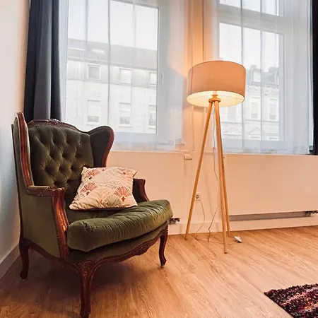 Stilvolles Altbau-apartment Am Wasserturm - 2 Schlafzimmer - Bunter Garten Apartment Mönchengladbach